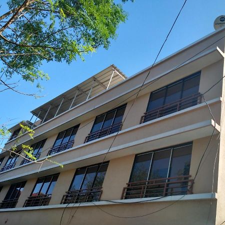 Hotel Rajendra Chinchani Extérieur photo
