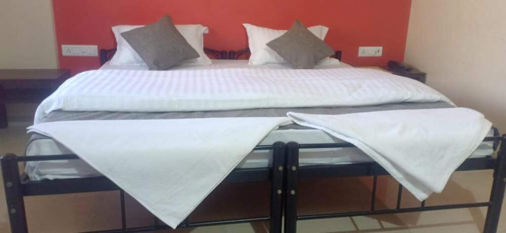 Hotel Rajendra Chinchani Extérieur photo