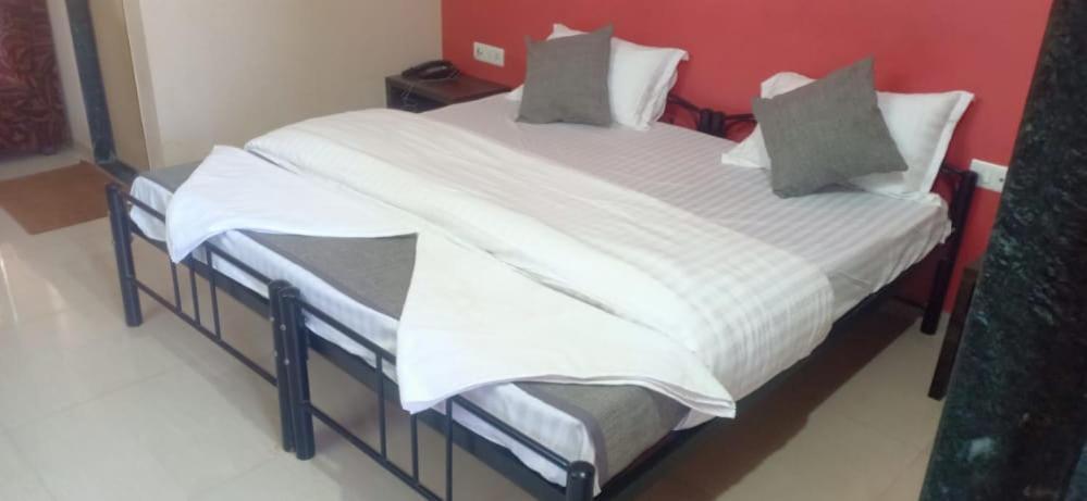 Hotel Rajendra Chinchani Extérieur photo