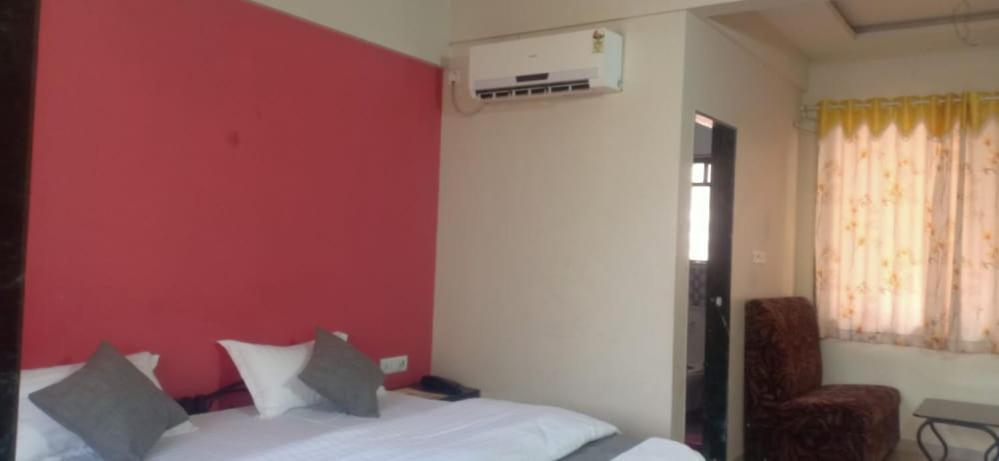 Hotel Rajendra Chinchani Extérieur photo