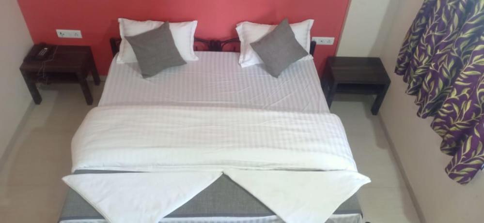Hotel Rajendra Chinchani Extérieur photo