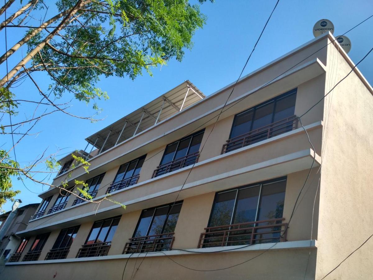 Hotel Rajendra Chinchani Extérieur photo